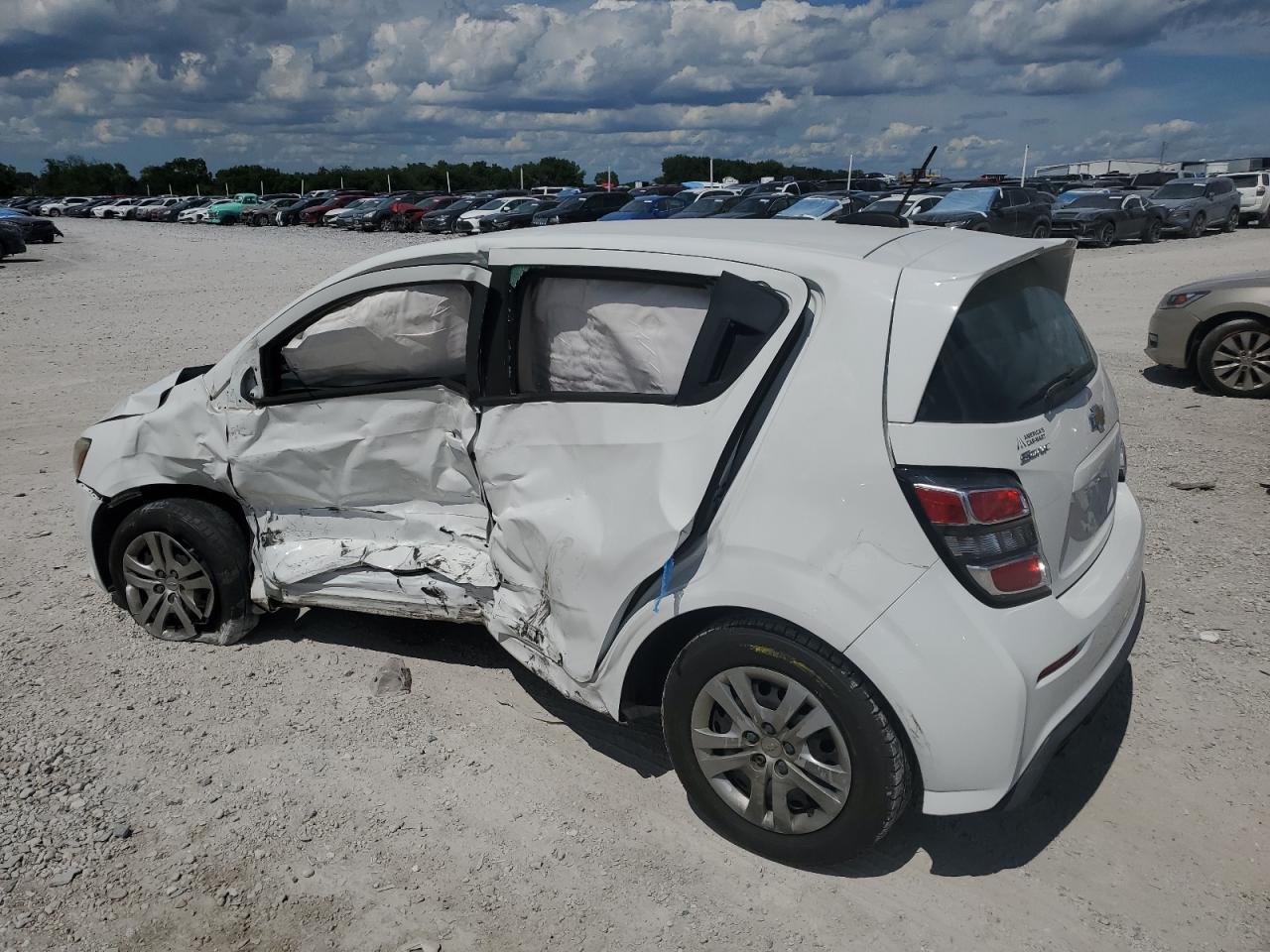 2017 Chevrolet Sonic - Фото 2