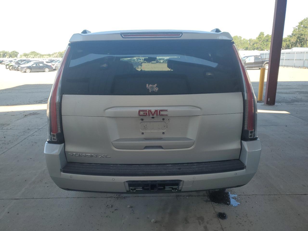 2017 GMC Yukon Xl K1500 Slt - Image 6