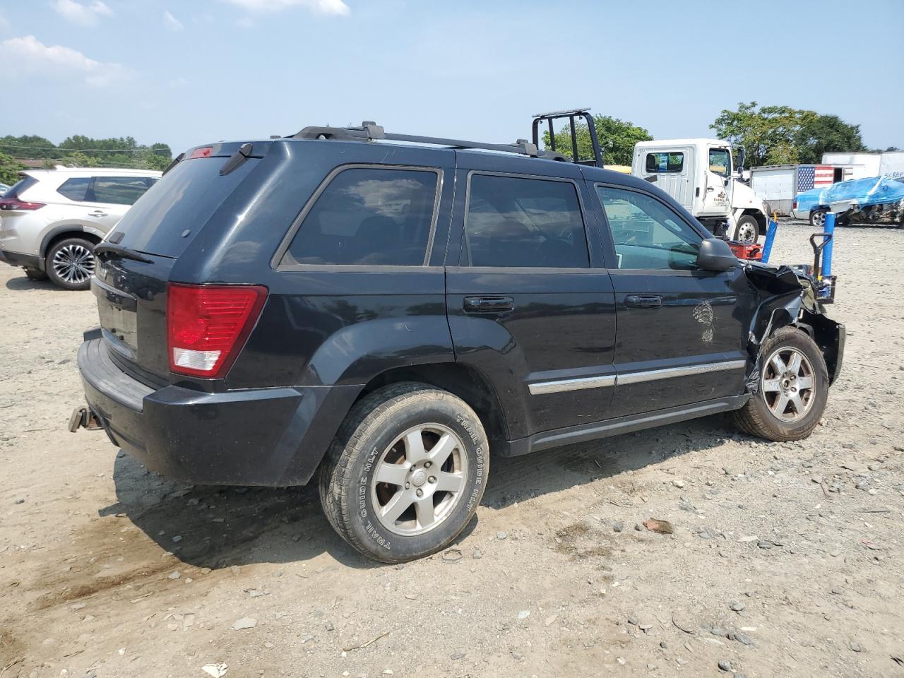 2010 Jeep Grand Cherokee Laredo - Image 3