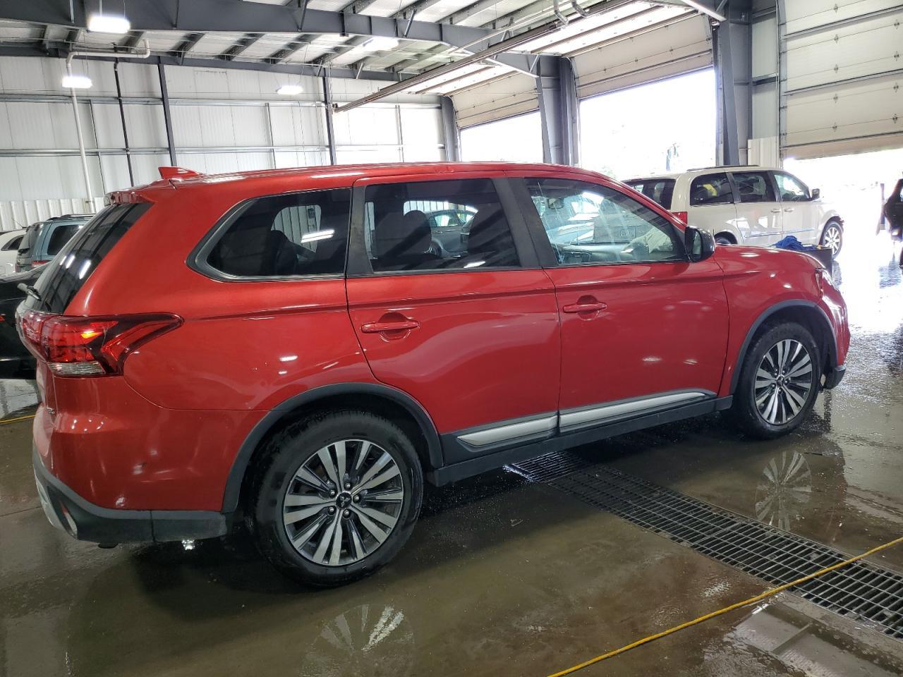 2019 Mitsubishi Outlander - Фото 3