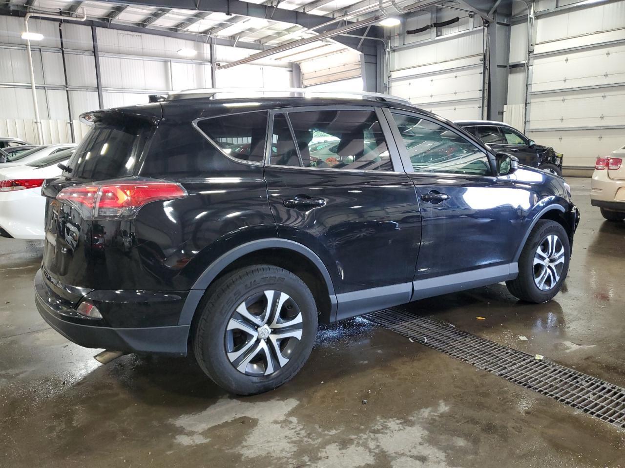 2017 Toyota Rav4 Le - Фото 3