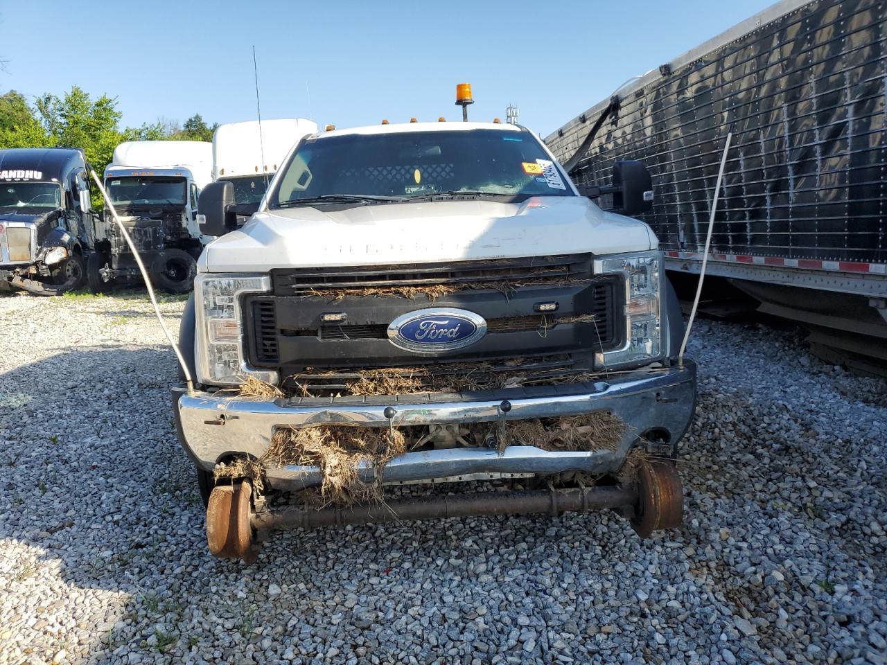 2019 Ford F550 Super Duty - Image 5