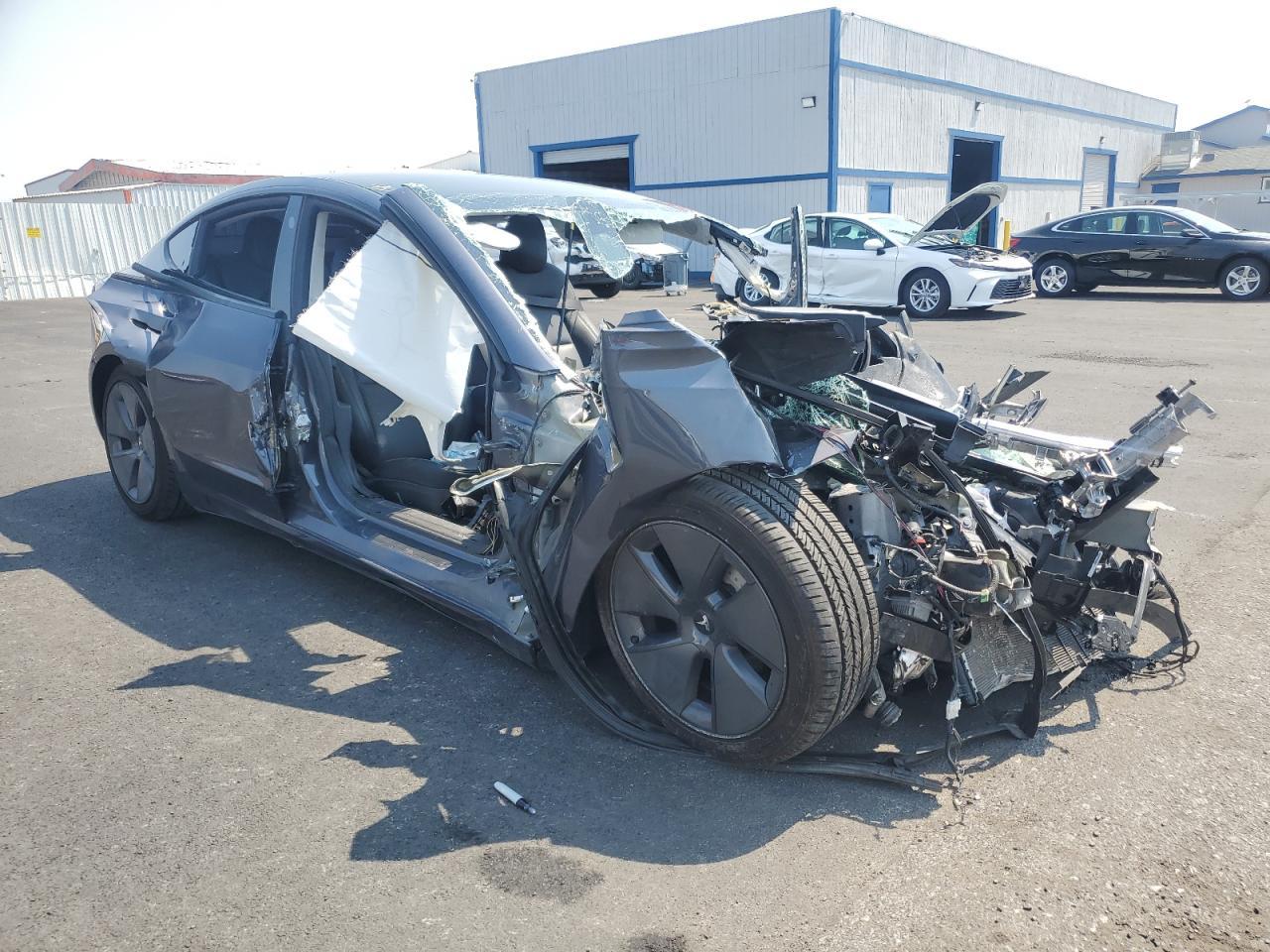 2023 Tesla Model 3 - Фото 4