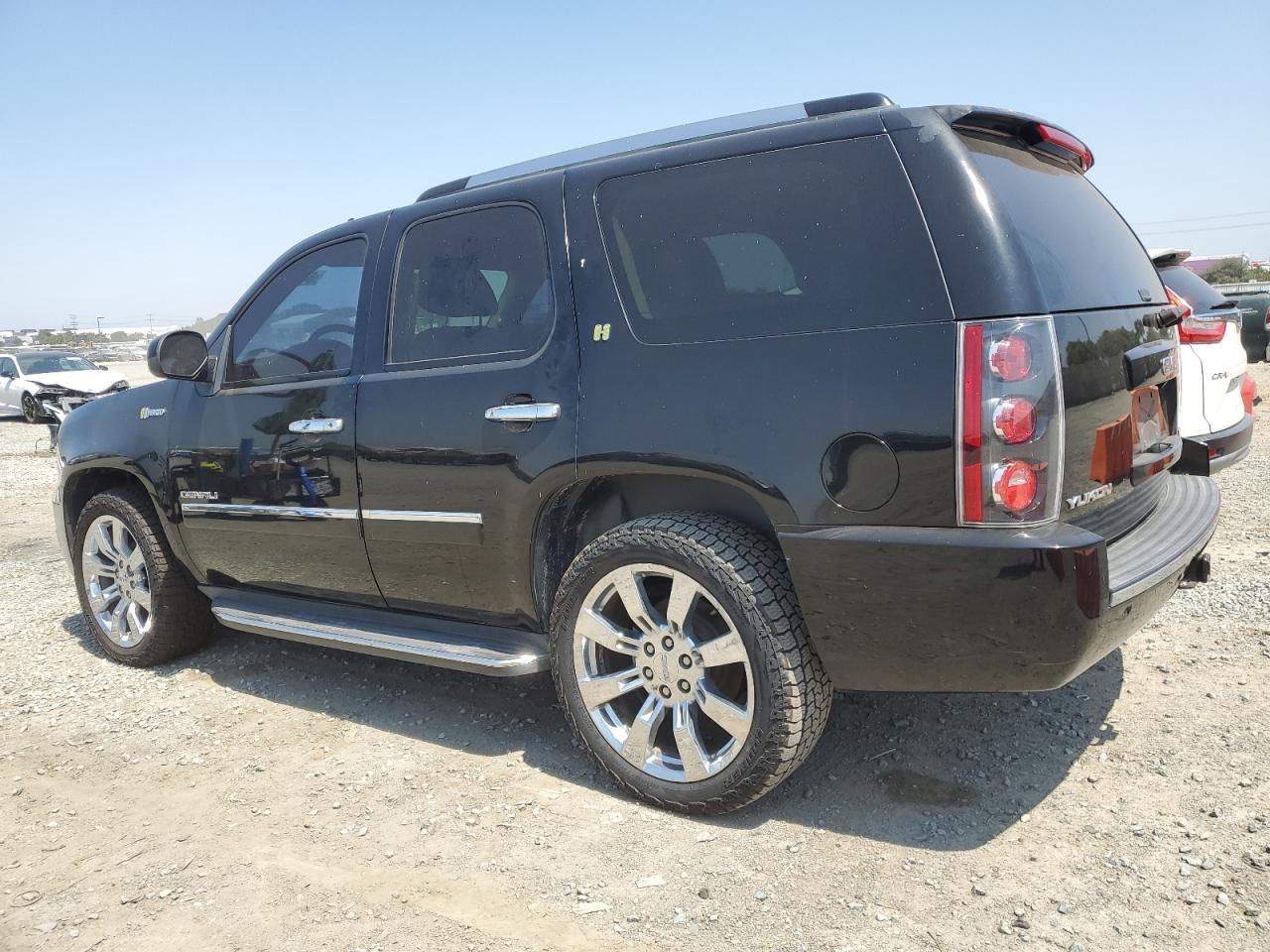 2011 GMC Yukon Denali Hybrid - Image 2