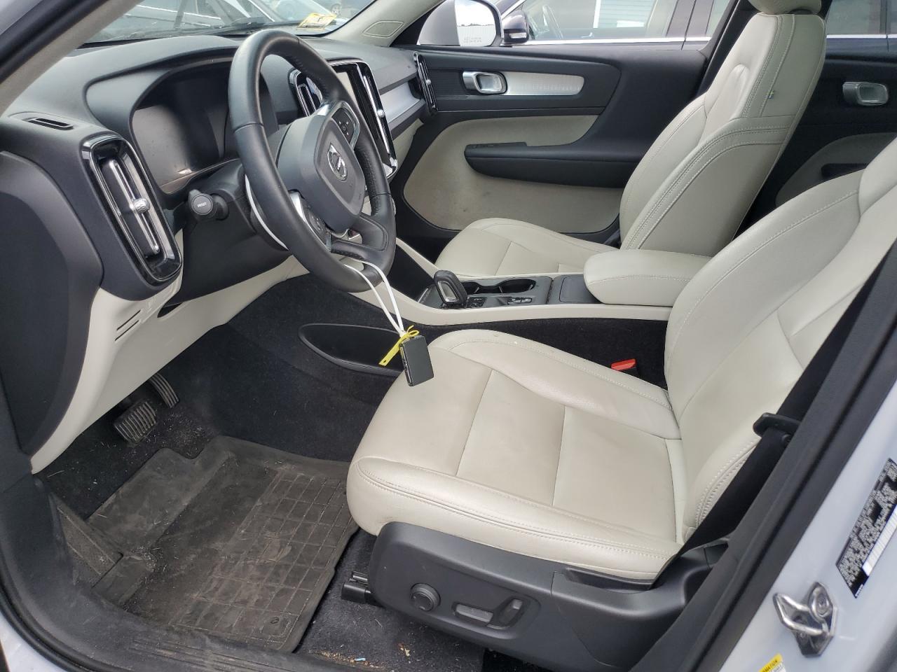 2020 Volvo Xc40 T5 Momentum - Фото 7