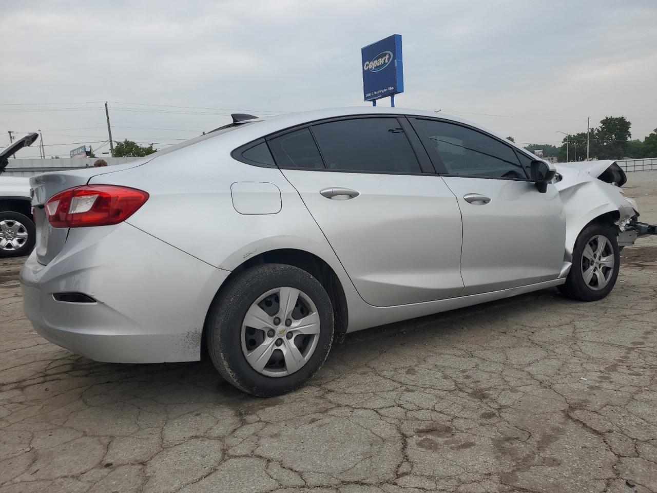 2017 Chevrolet Cruze Ls - Фото 3