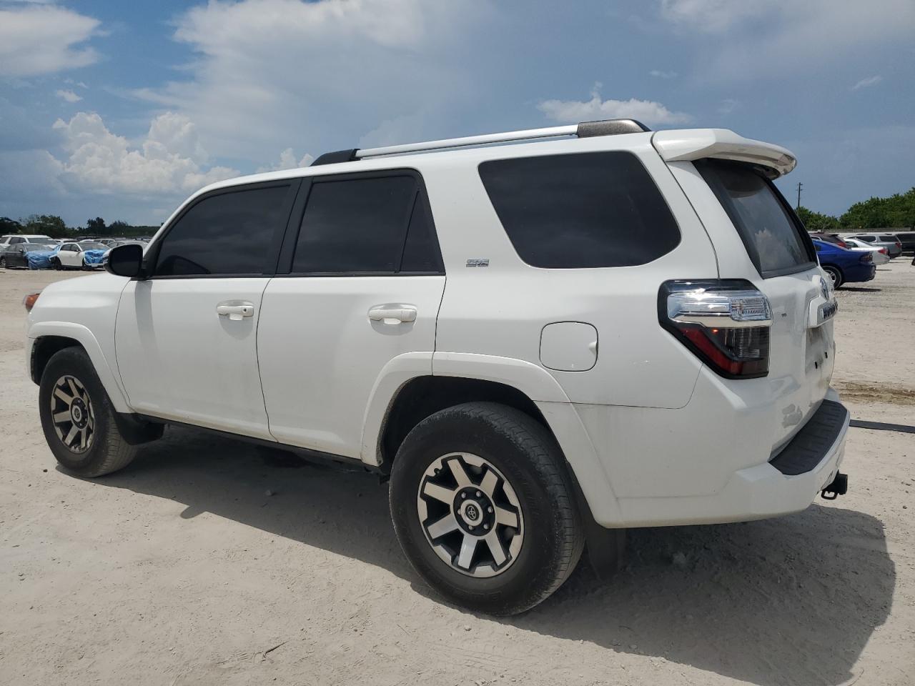 2023 Toyota 4Runner Sr5 - Фото 2