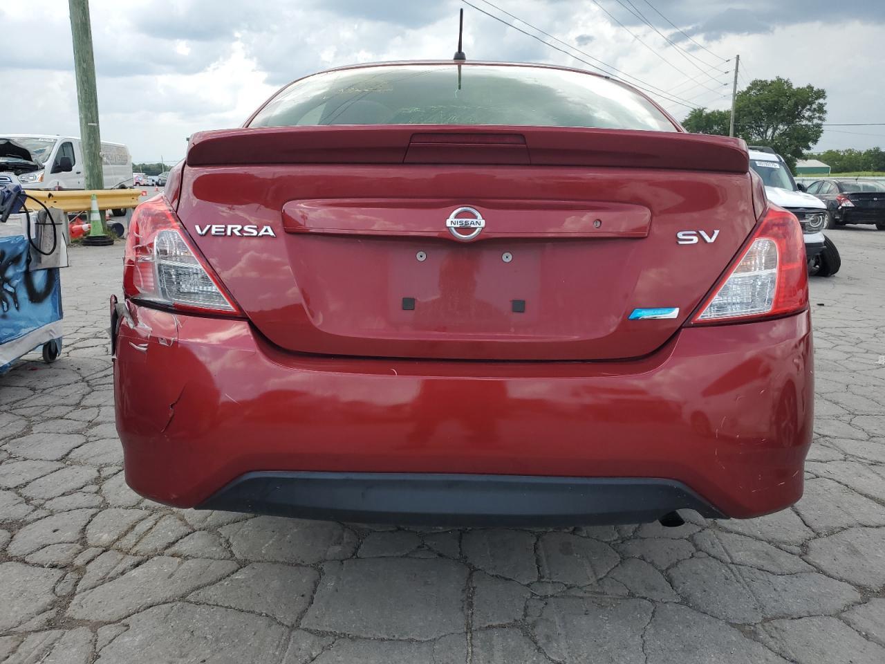 2016 Nissan Versa S - Фото 6