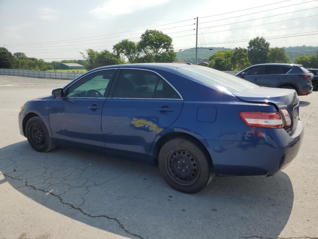 2010 Toyota Camry Base - Фото 2