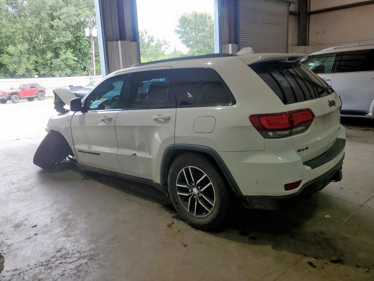 2017 Jeep Grand Cherokee Trailhawk - Фото 2