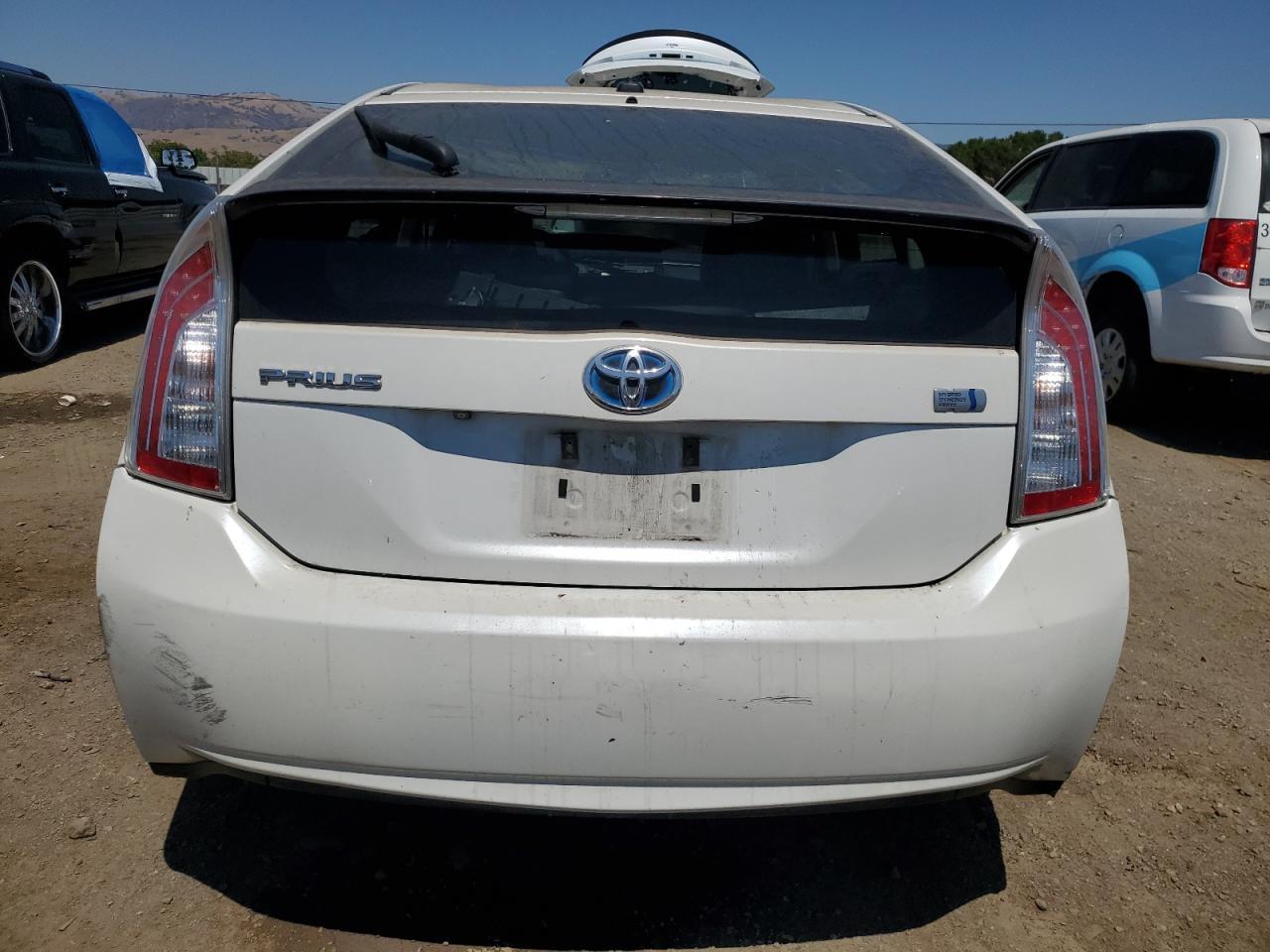 2013 Toyota Prius - Image 6