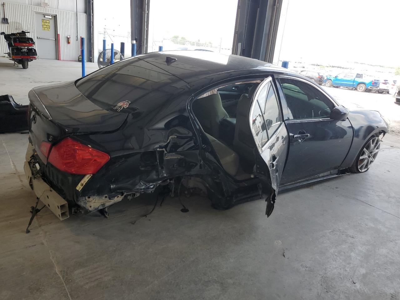 2013 Infiniti G37 Base - Image 3