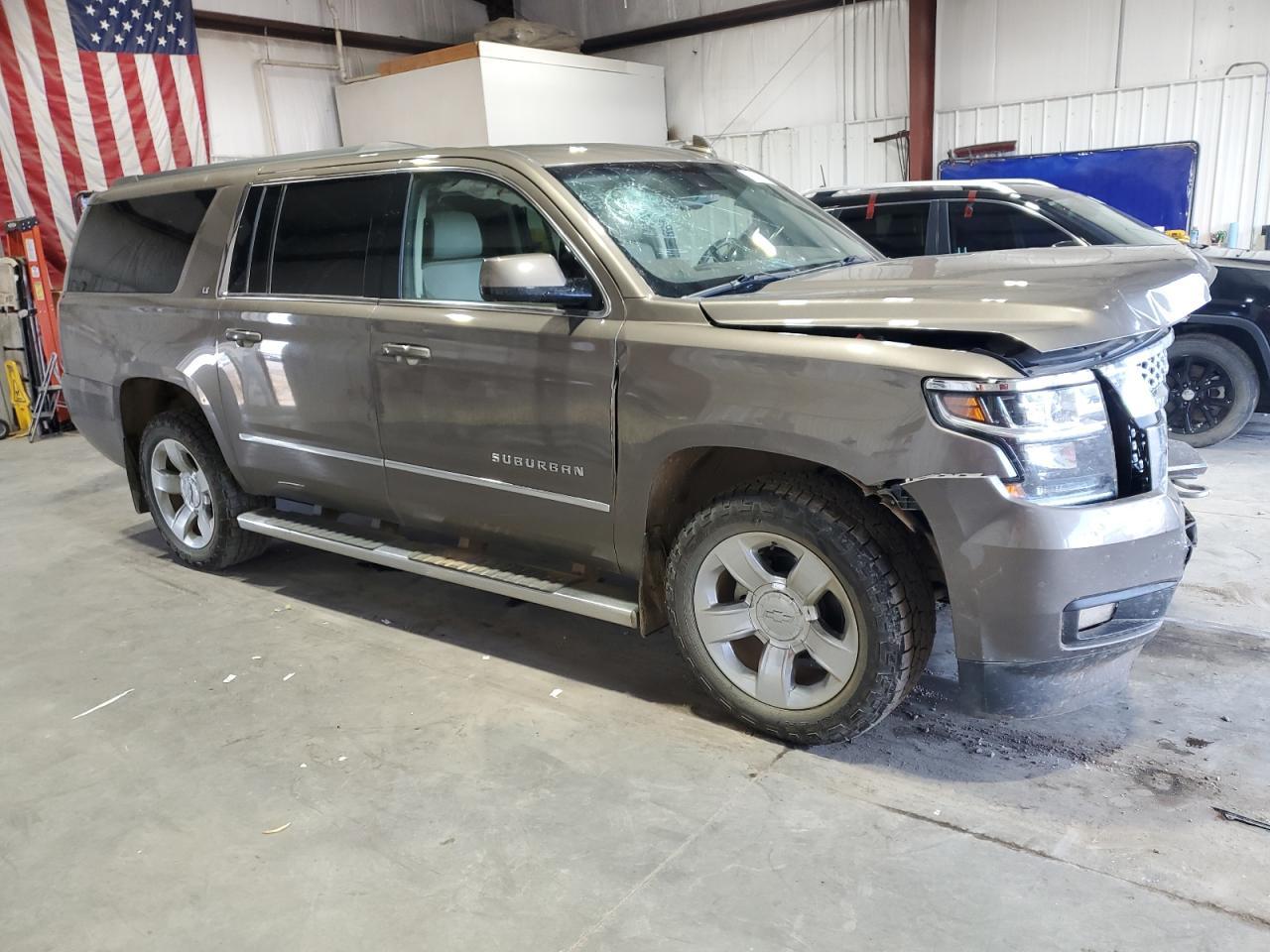 2016 Chevrolet Suburban K1500 Lt - Image 4