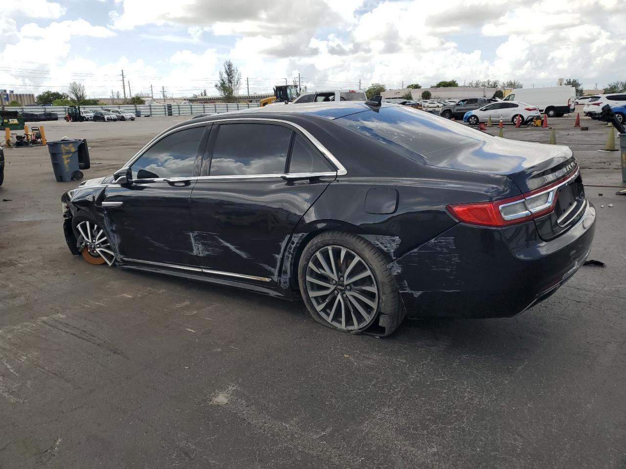 2019 Lincoln Continental Select - Фото 2