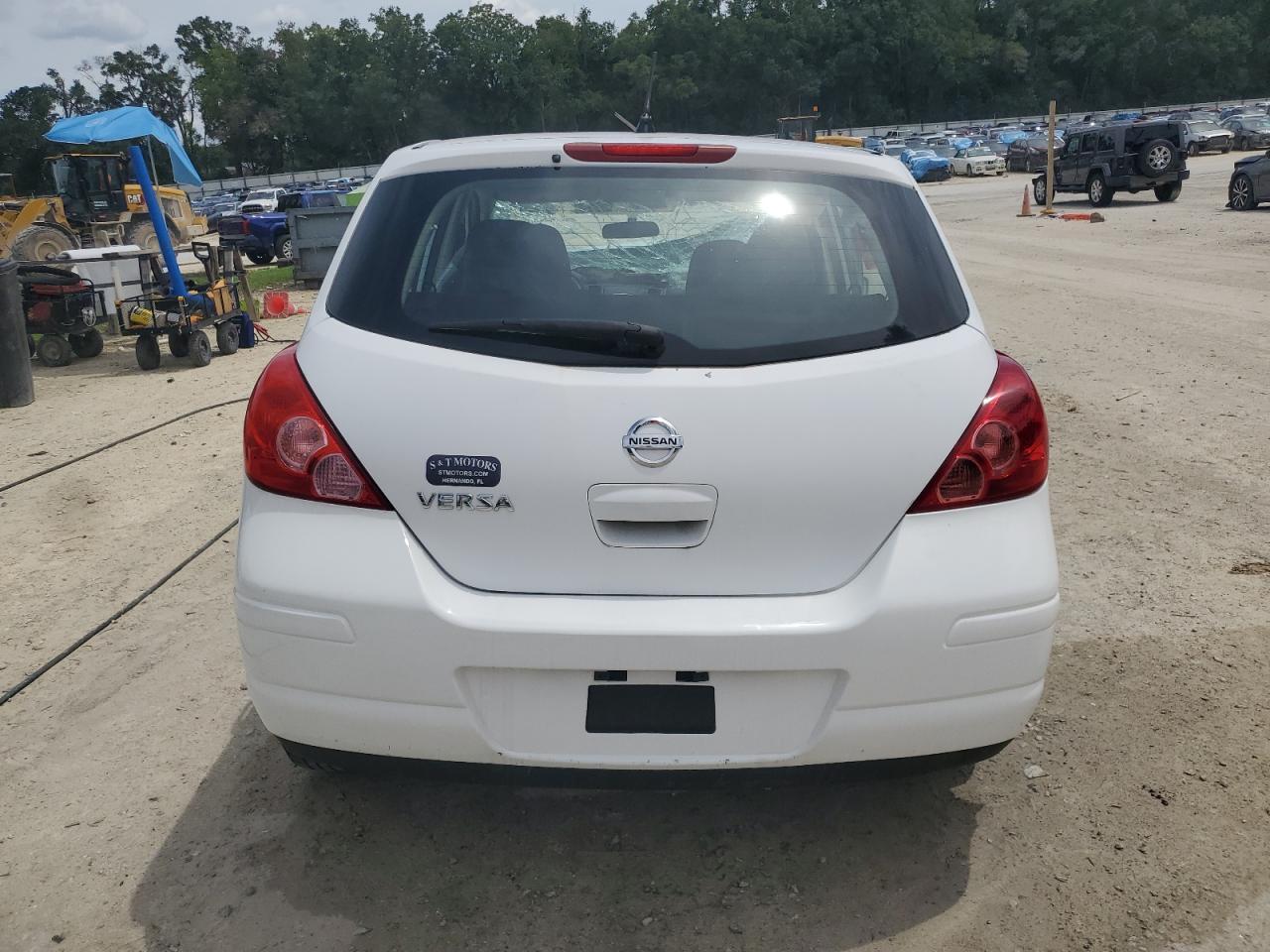 2011 Nissan Versa S - Фото 6