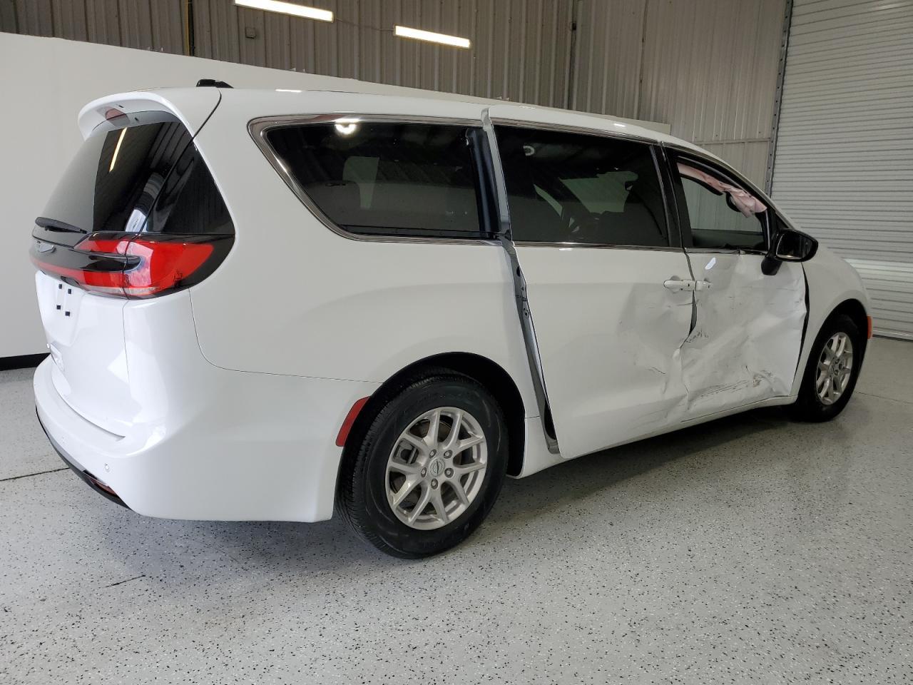 2025 Chrysler Pacifica Select - Image 3