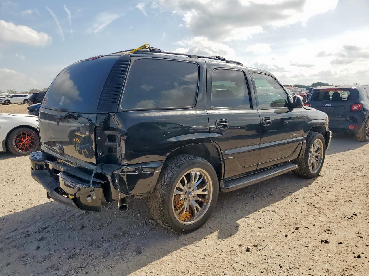2005 GMC Yukon Denali - Фото 3