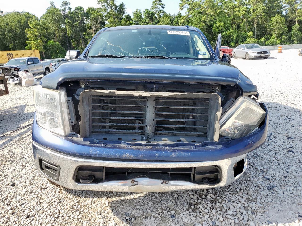 2017 Nissan Titan Sv - Image 5