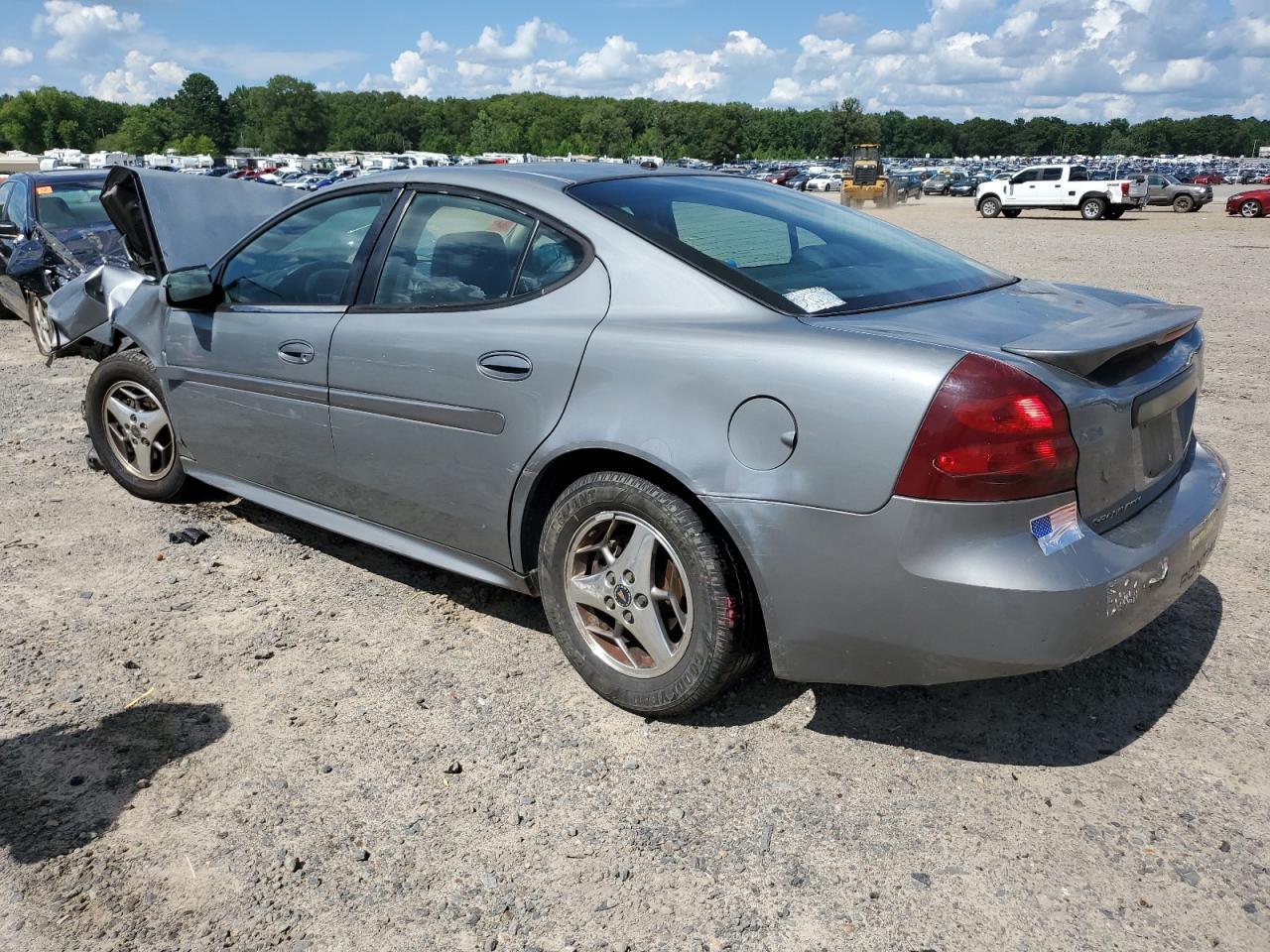 2007 Pontiac Grand Prix - Image 2