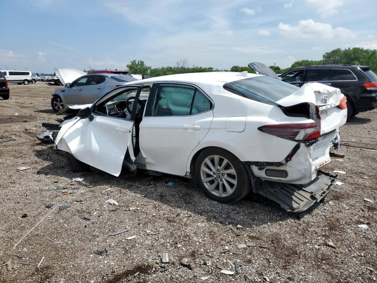 2023 Toyota Camry Le - Фото 2