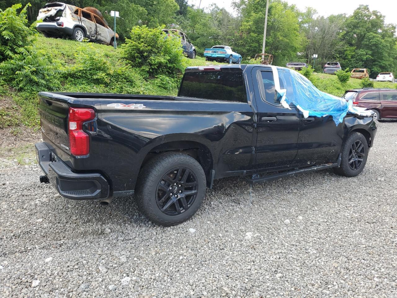 2022 Chevrolet Silverado K1500 Custom - Фото 3