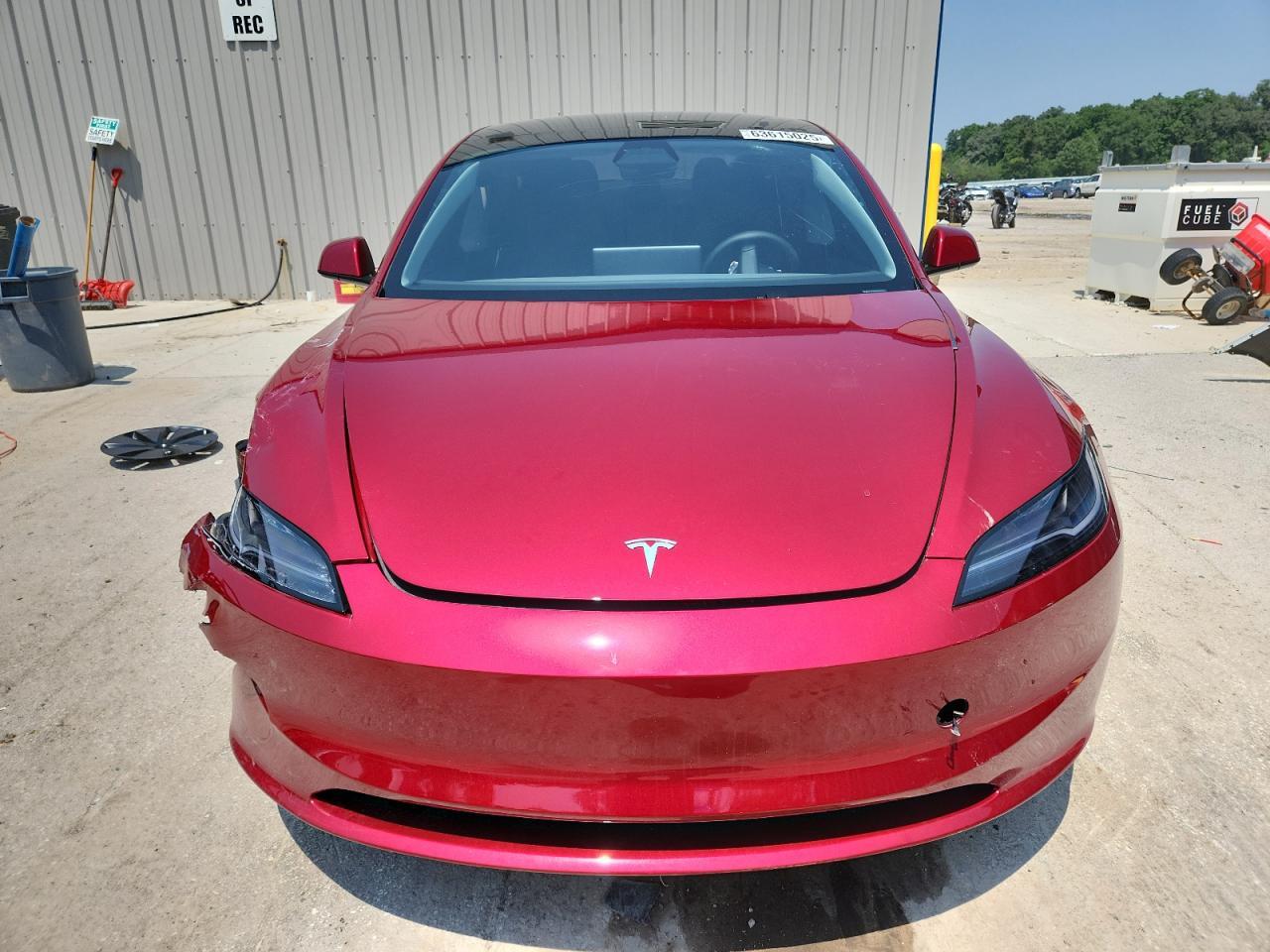 2025 Tesla Model 3 - Фото 5
