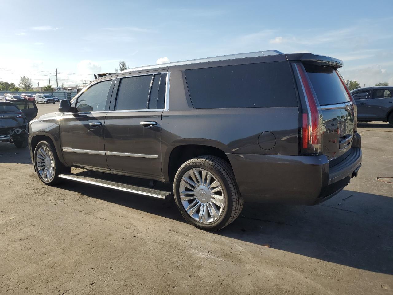 2016 Cadillac Escalade Esv Platinum - Фото 2