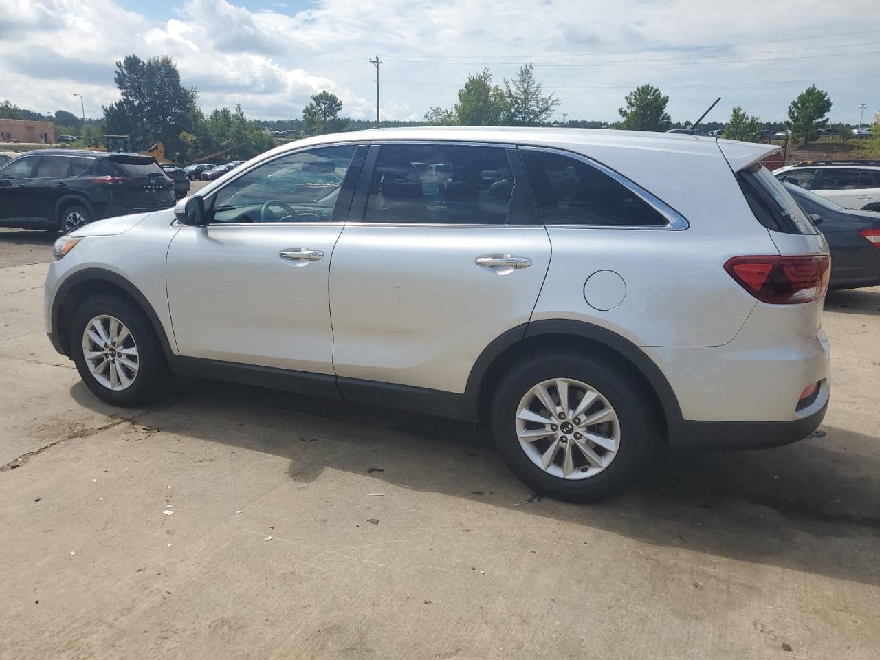 2019 Kia Sorento L - Image 2