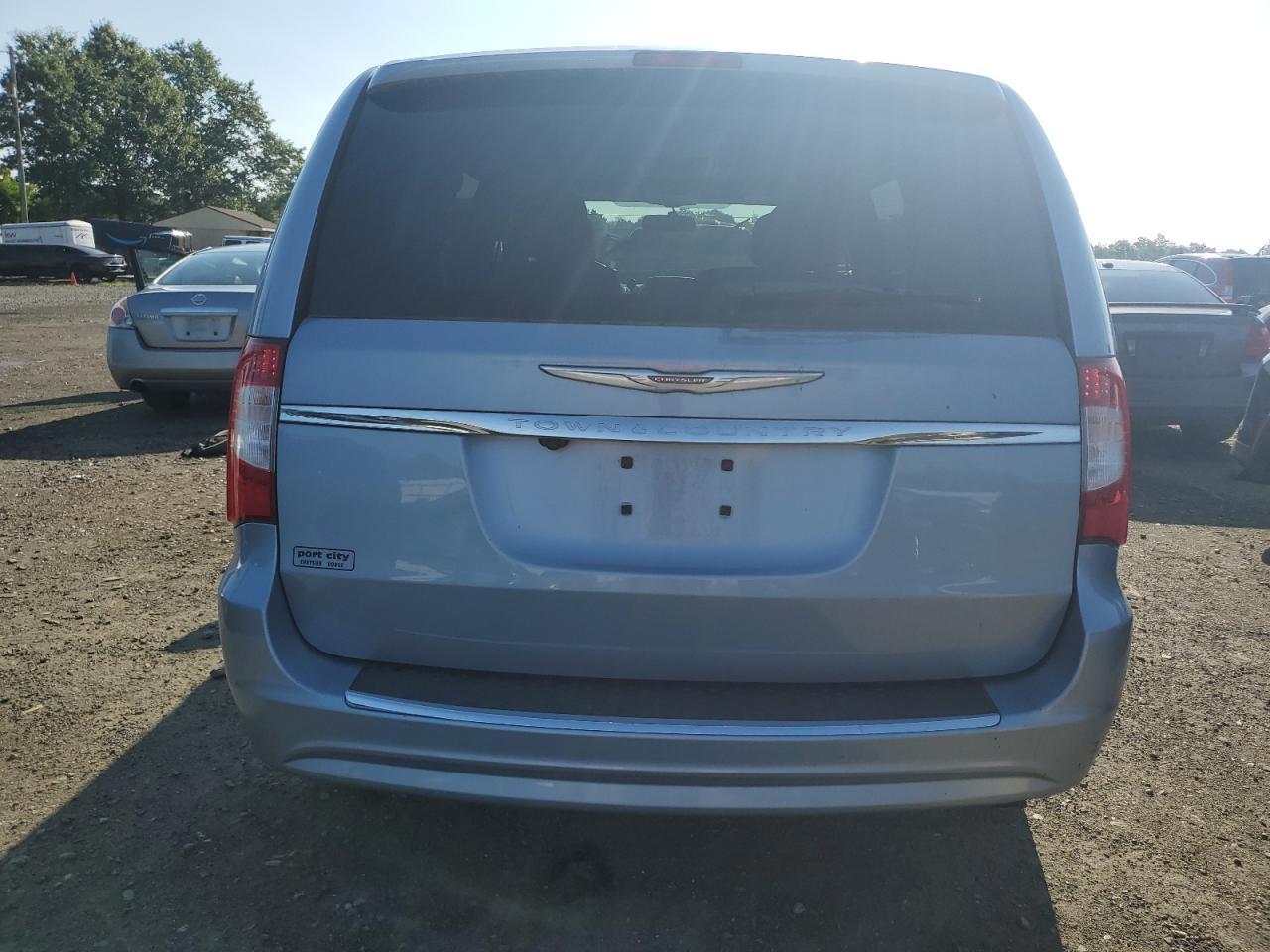 2013 Chrysler Town & Country Touring - Фото 6