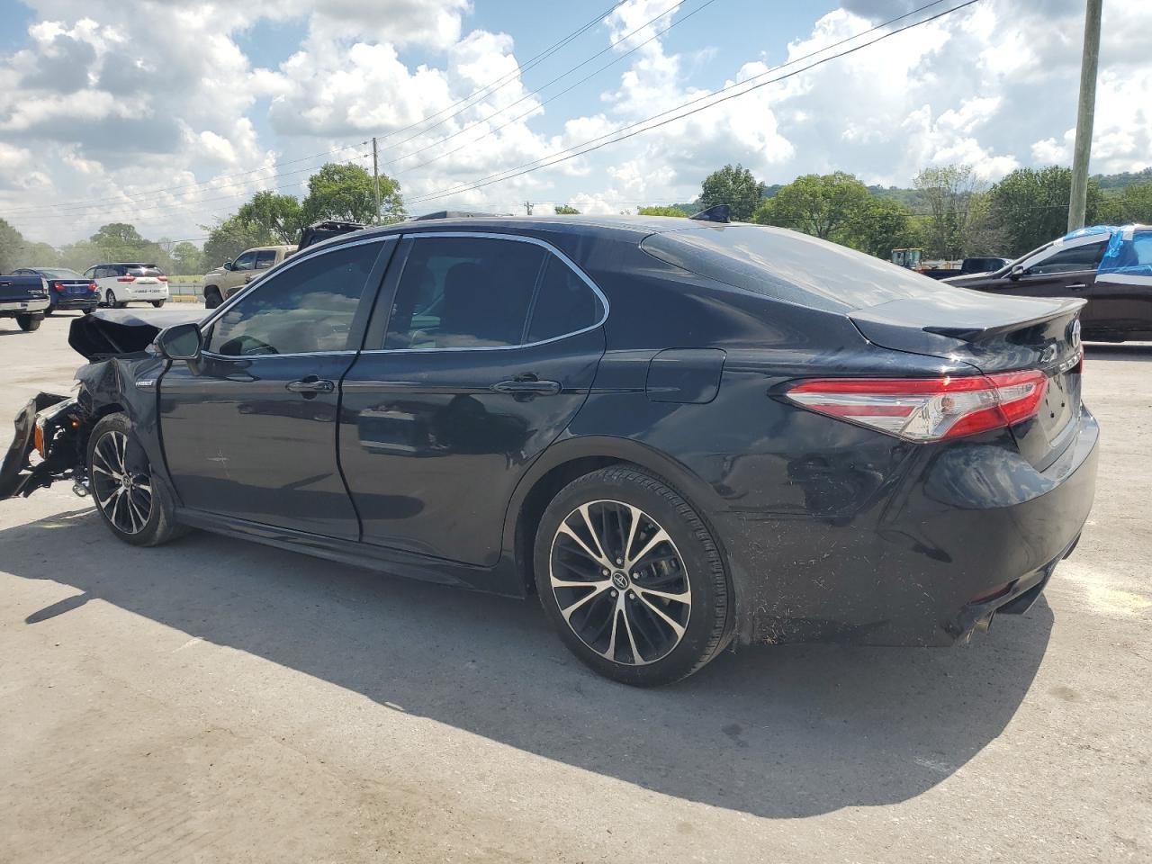 2019 Toyota Camry Hybrid - Фото 2