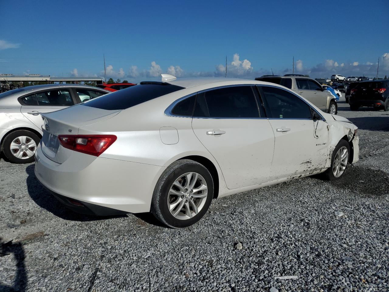 2017 Chevrolet Malibu Lt - Image 3