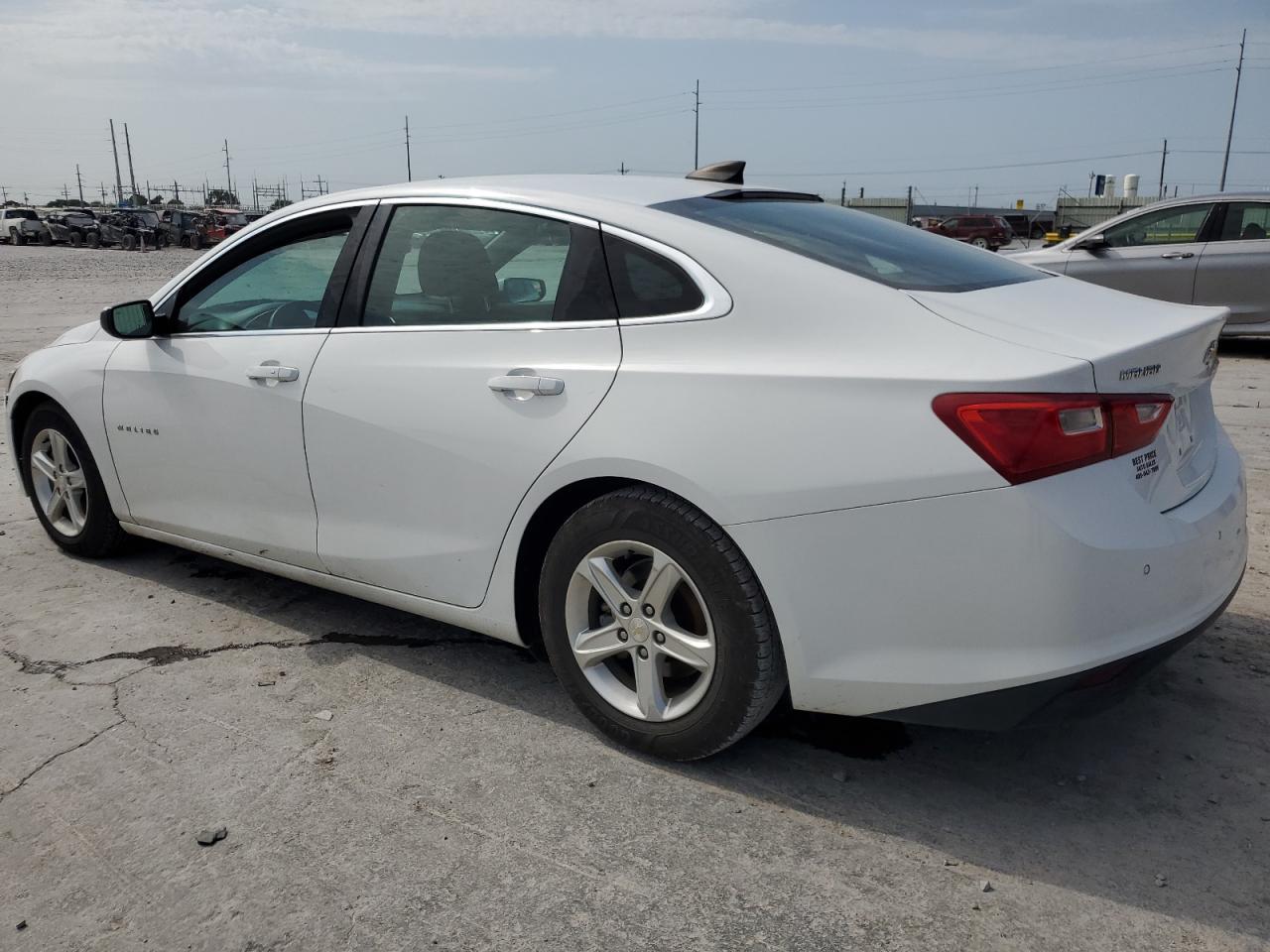 2021 Chevrolet Malibu Ls - Фото 2