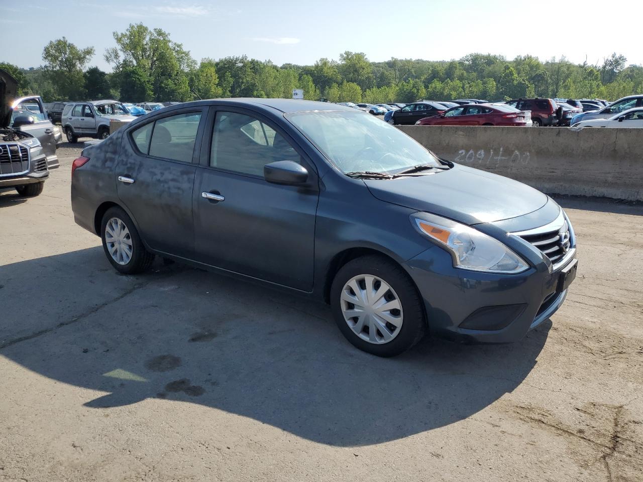 2015 Nissan Versa S - Фото 4