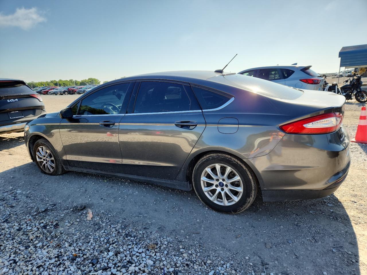 2015 Ford Fusion S - Фото 2