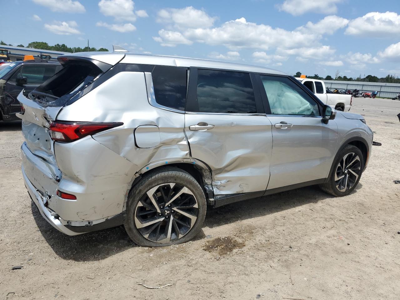 2023 Mitsubishi Outlander Se - Image 3