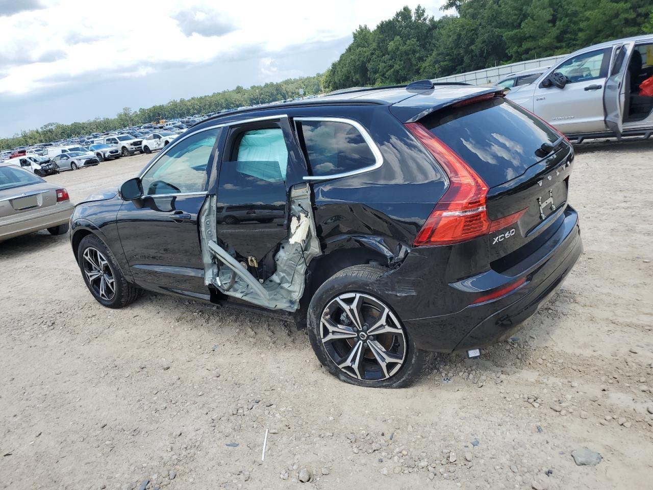 2022 Volvo Xc60 B5 Momentum B5 Momentum - Image 2