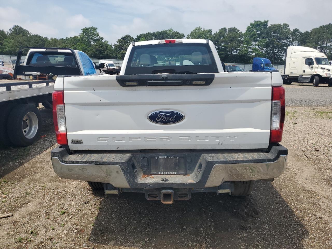 2019 Ford F350 Super Duty - Фото 6