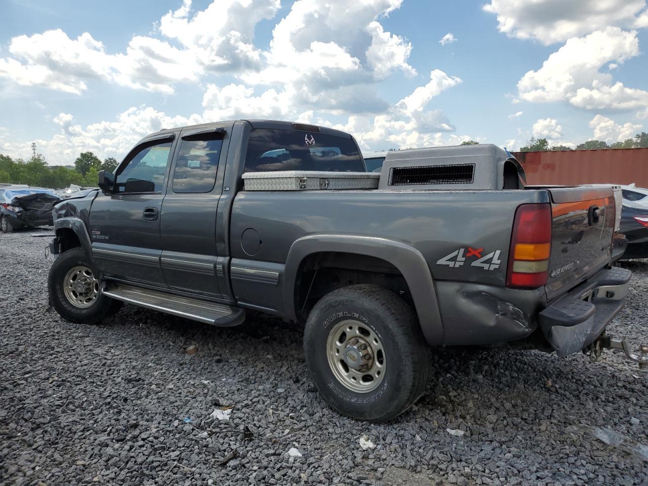 2002 Chevrolet Silverado K2500 Heavy Duty - Image 2