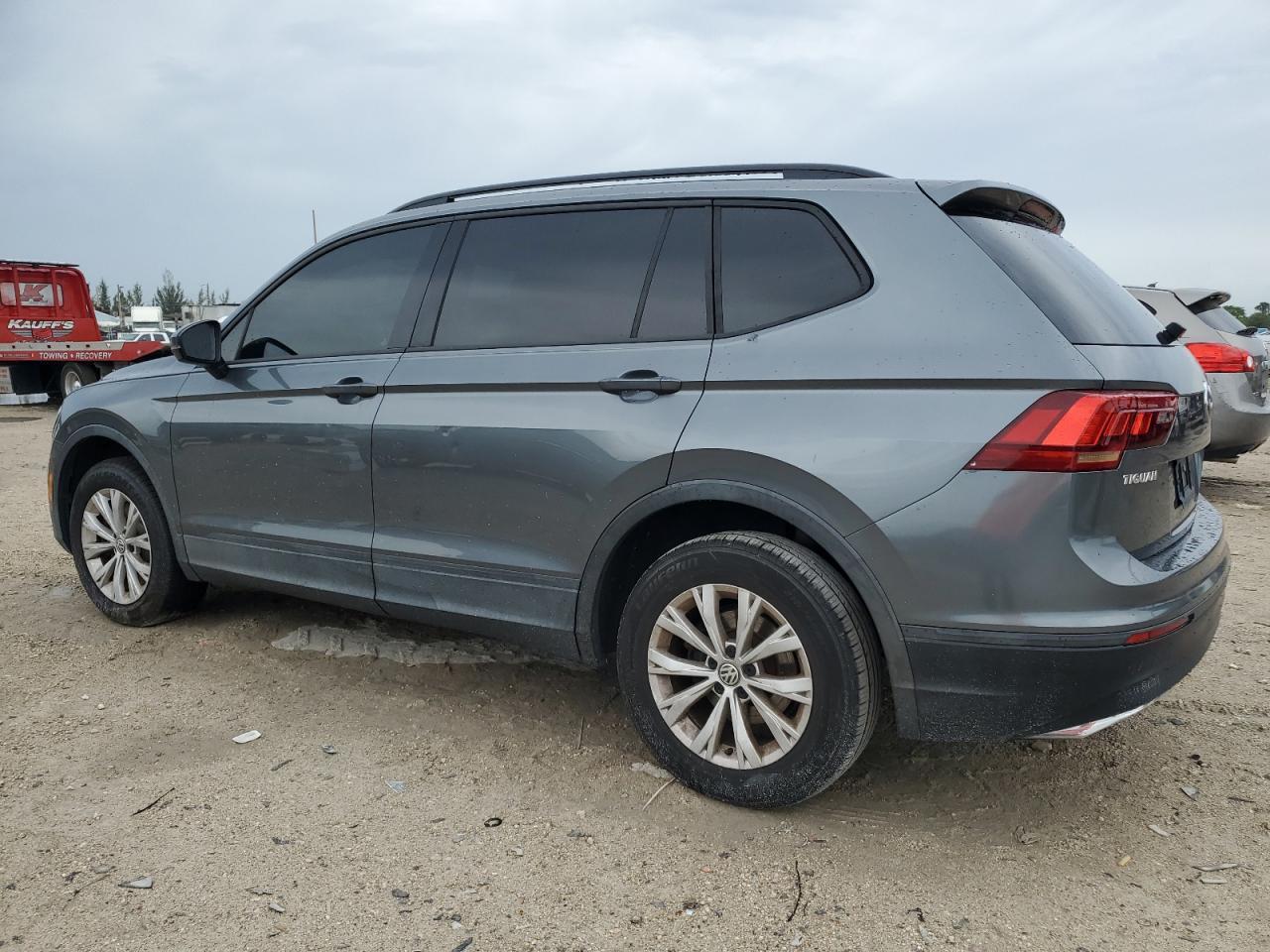 2018 Volkswagen Tiguan - Image 2