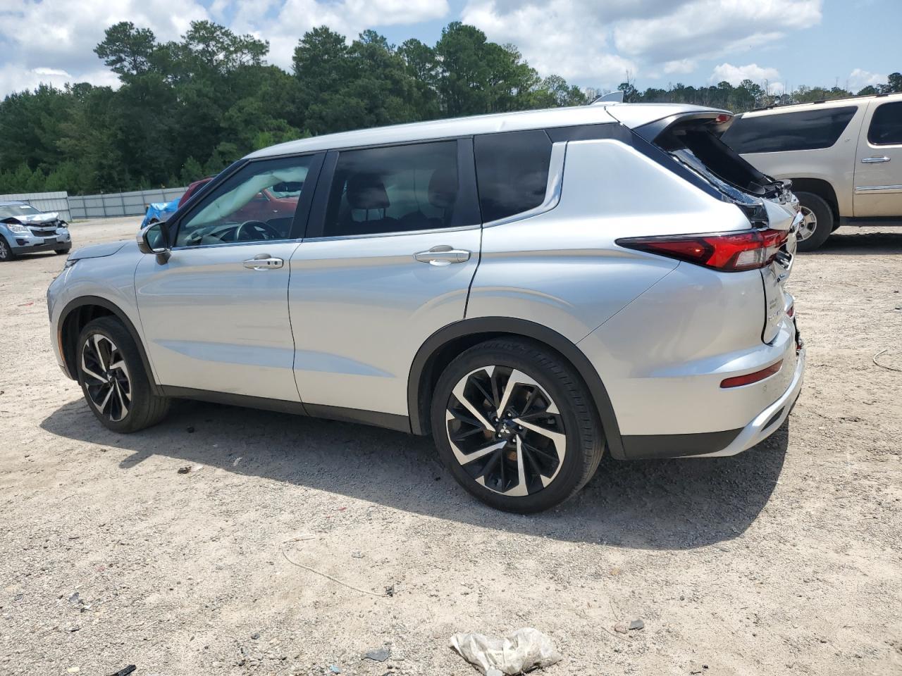 2023 Mitsubishi Outlander Se - Image 2