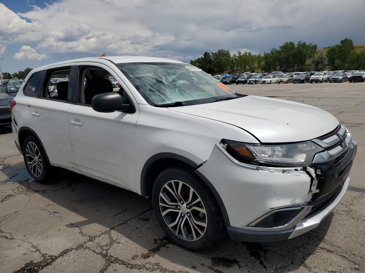 2017 Mitsubishi Outlander Es - Image 4