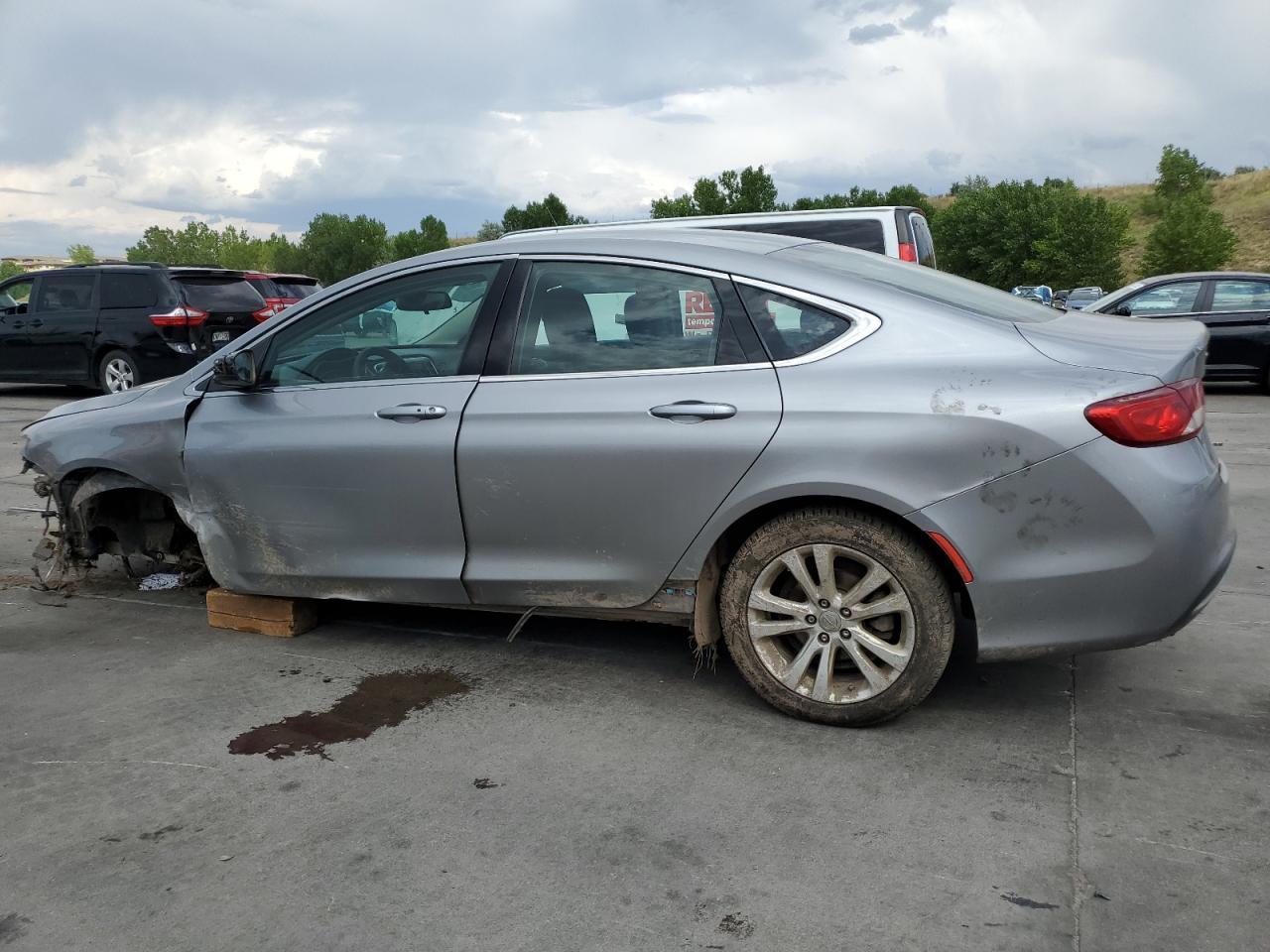 2015 Chrysler 200 Limited - Фото 2