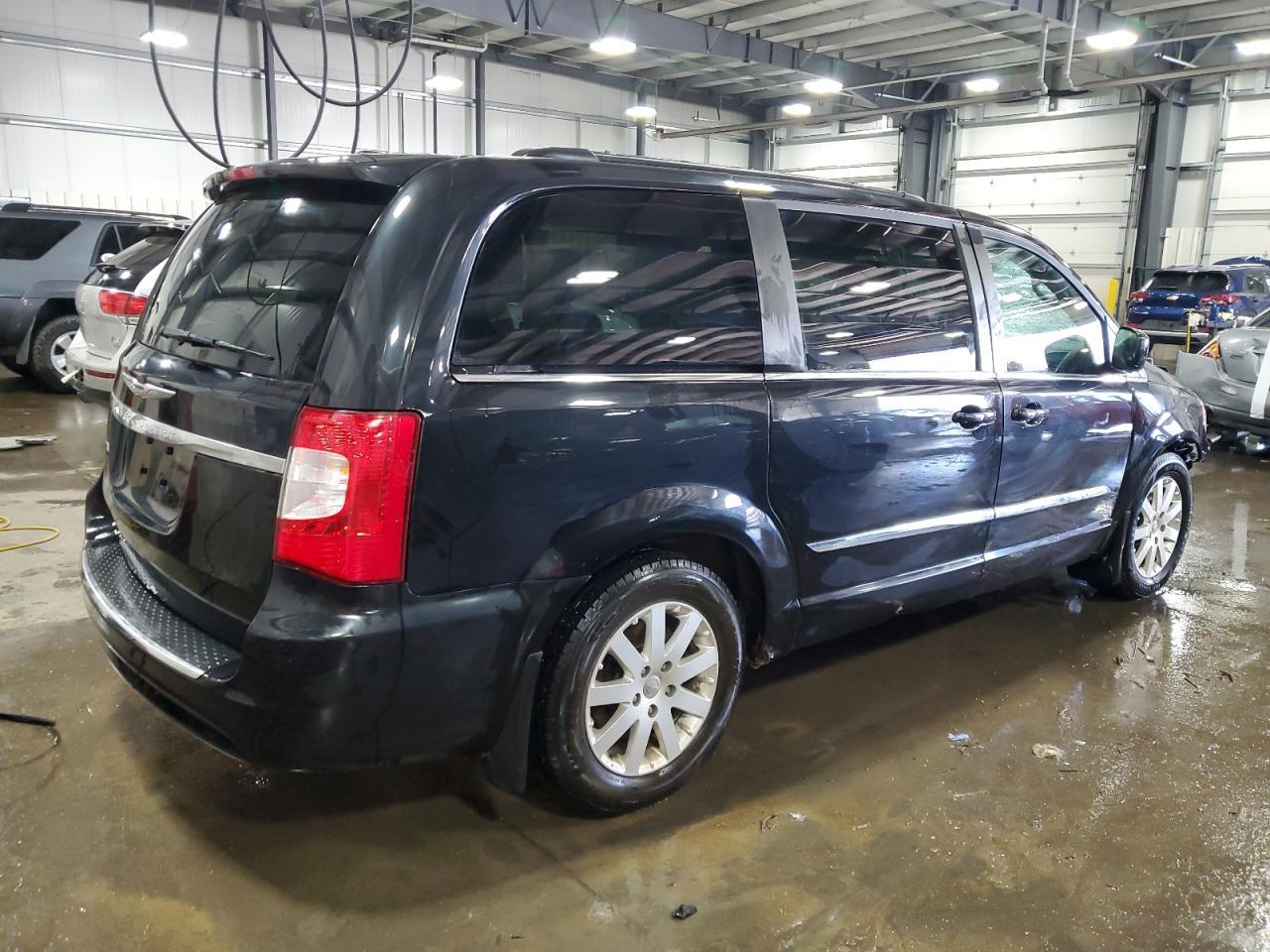 2013 Chrysler Town & Country Touring - Фото 3