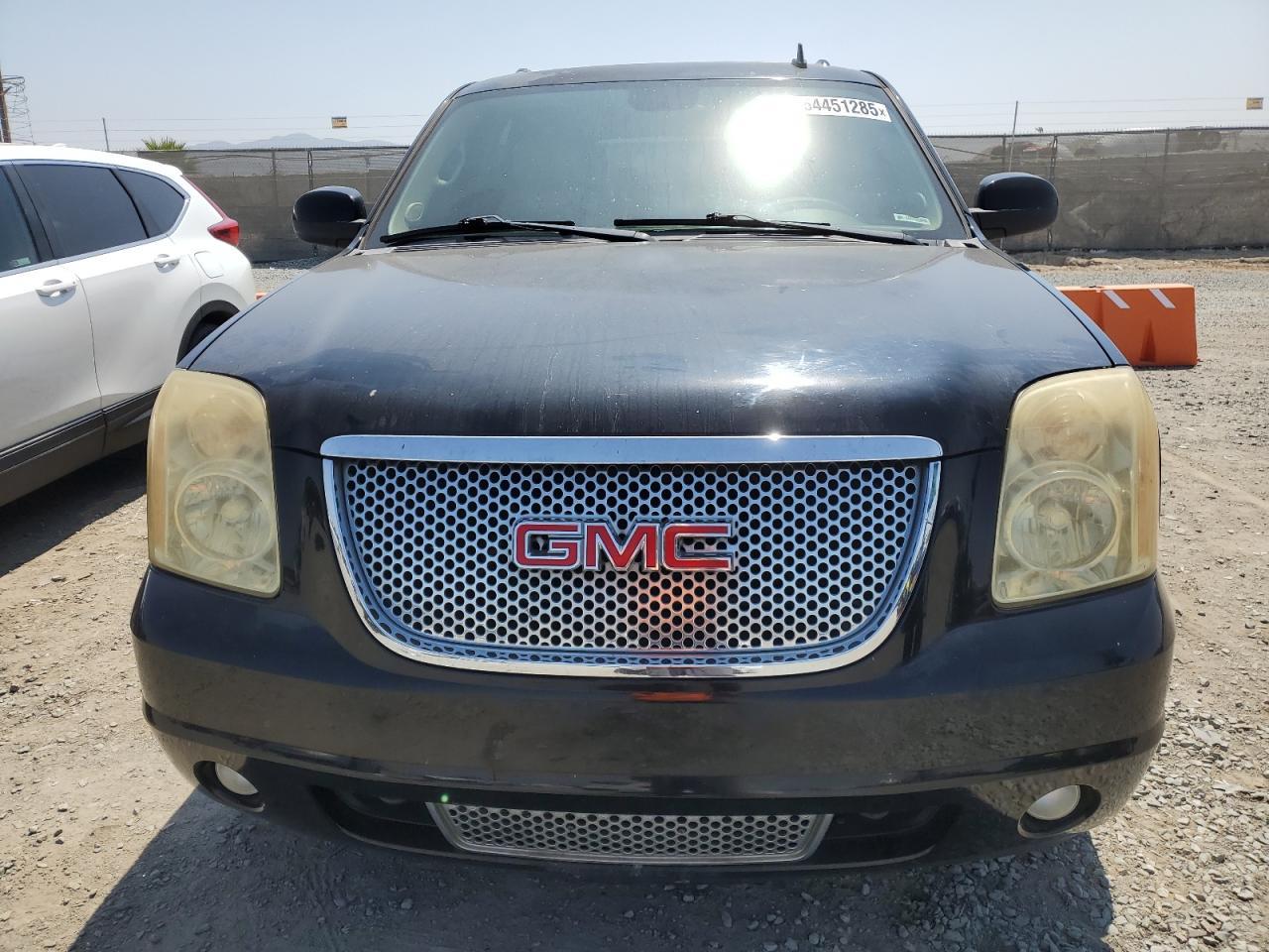 2011 GMC Yukon Denali Hybrid - Image 5