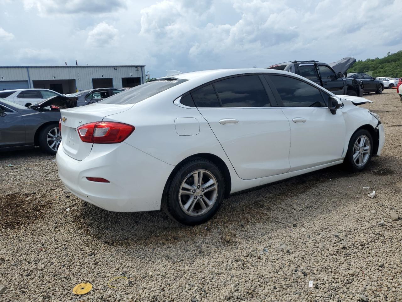 2018 Chevrolet Cruze Lt - Image 3