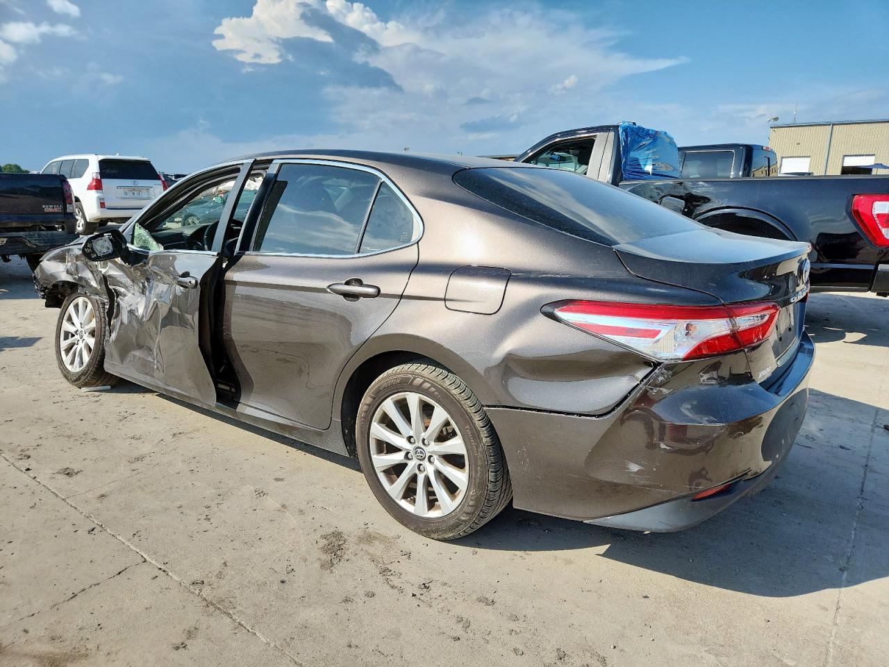 2018 Toyota Camry L - Фото 2