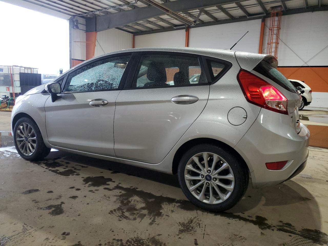 2014 Ford Fiesta Se - Фото 2