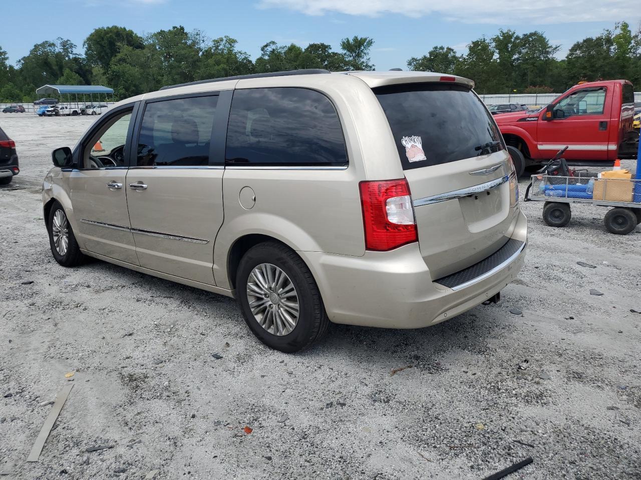 2016 Chrysler Town & Country Touring L - Image 2