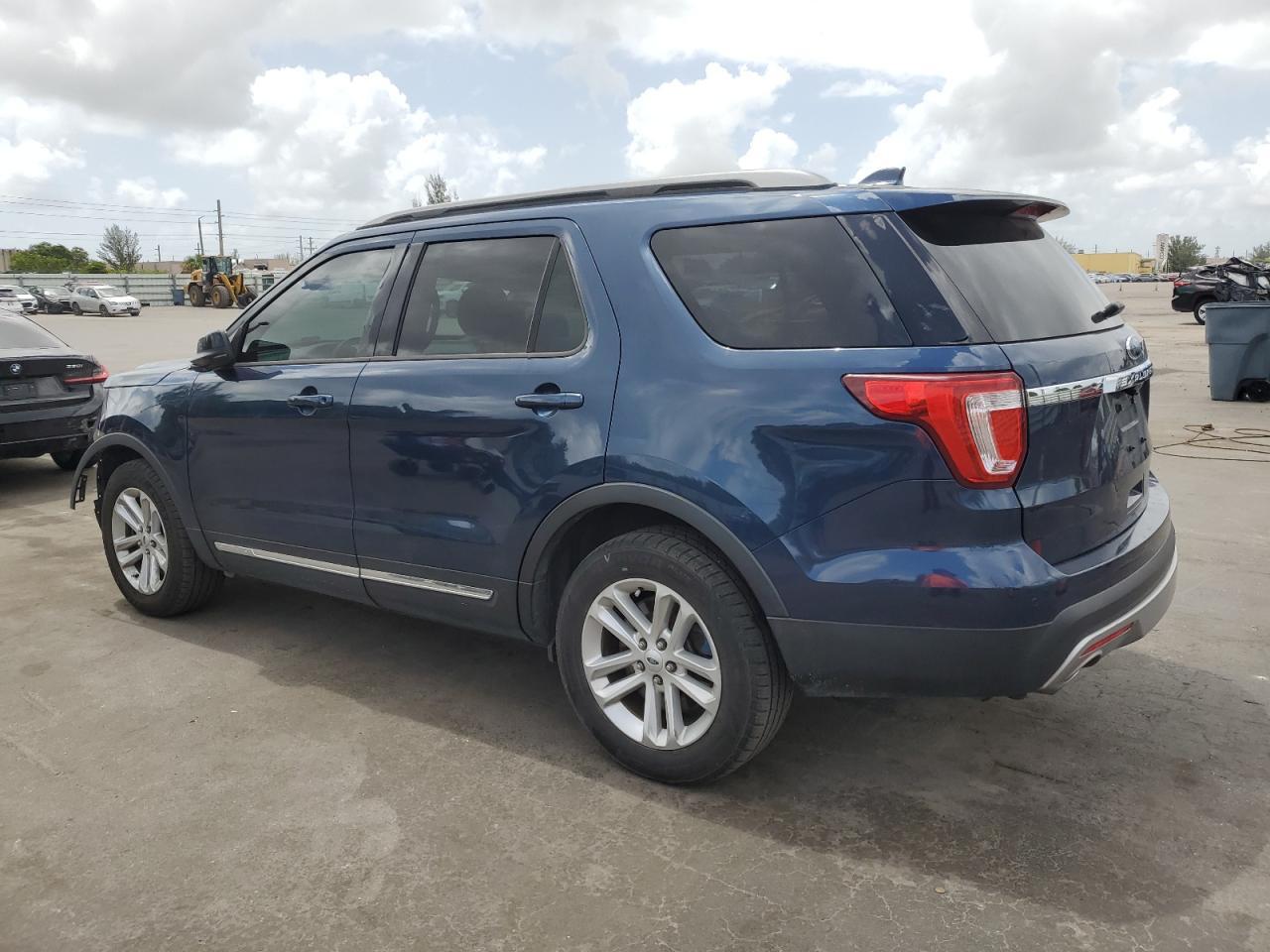 2017 Ford Explorer Xlt Xlt - Фото 2