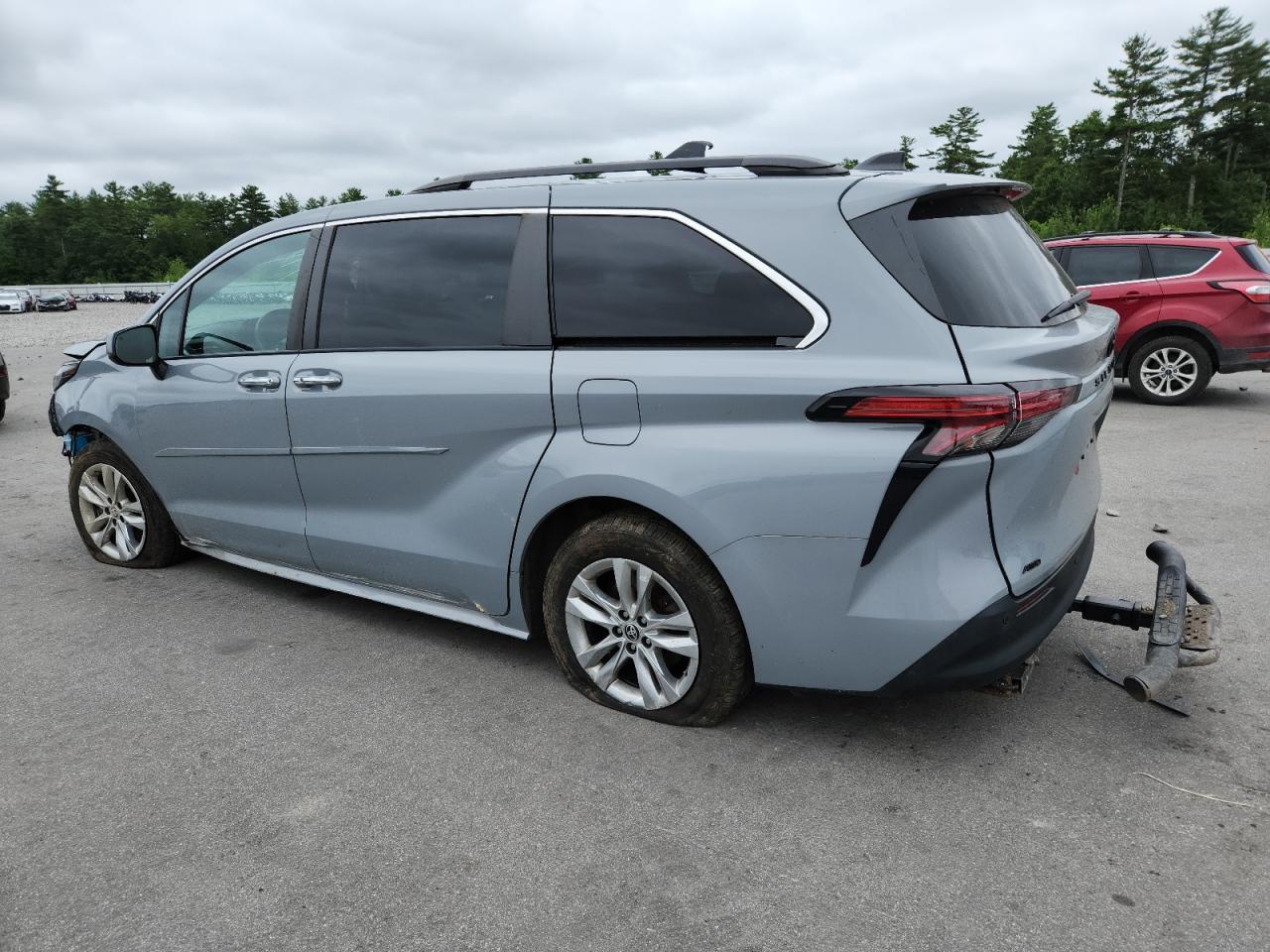 2022 Toyota Sienna Xle - Image 2
